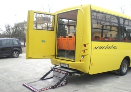 SCUOLABUS posti 42+1+Autista Con Pedana Disabili